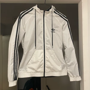 Adidas original Turnover - Säljer en grymt snygg jacka från adidas  Size S Skick 9/10