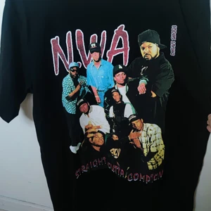 N.W.A t-shirt  - N.W.A t-shirt i storlek M från "Icons living". Köpte den för 500kr ny (relaxed fit)