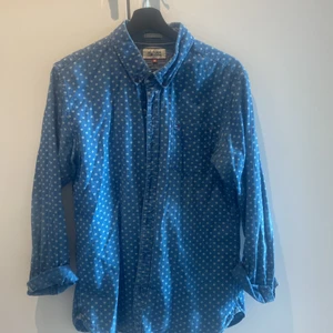 Tommy Hilfiger - Välanvänd skjorta från Tommy Hilfiger i storlek M. 