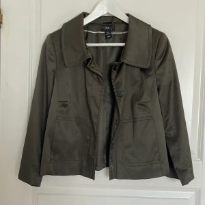 Jacka H&M Vintage - Jacka från gamla H&M. Jättefint skick och perfekt jacka till alla lägen! ❤️‍🔥