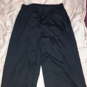Baggy mysbyxor från HM!  - Svarta, baggy mysbyxor från HM! 