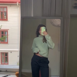 Stickad tröja  - Säljer denna fina stickade tröjan i ullblandning från weekday! Skriv för fler bilder 💞💞