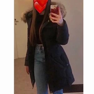 Hollister jacka - Köpt för 4 800, använder ej längre. Inga skador eller liknade som ny. 