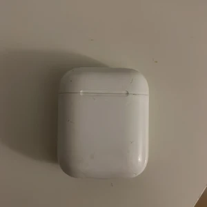 AirPods skal - Bara fodralet då jag tappade airpodsen, funkar jättebra 
