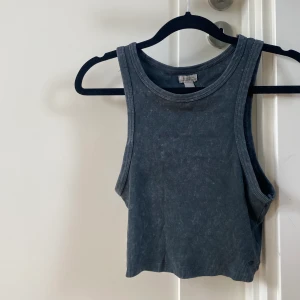 Topp från pull&bear - Grått stentvättat linne från pull&bear. Storlek S. Knappt använt🤎