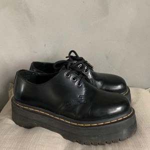 Dr Martens 1461 Quad - Säljer mina superfina Dr Martens, modell 1461 Quad. Använda en del men i bra skick!