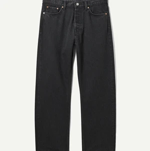 Weekday jeans - Säljer mina svarta weekday jeans space i storlek 30/30. Dem är i väldigt bra skick och använda fåtal gånger. Köparen står för frakt.