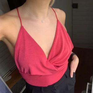 Rosa body - Rosa body från Zara, storlek M men passar även mindre🤍💗
