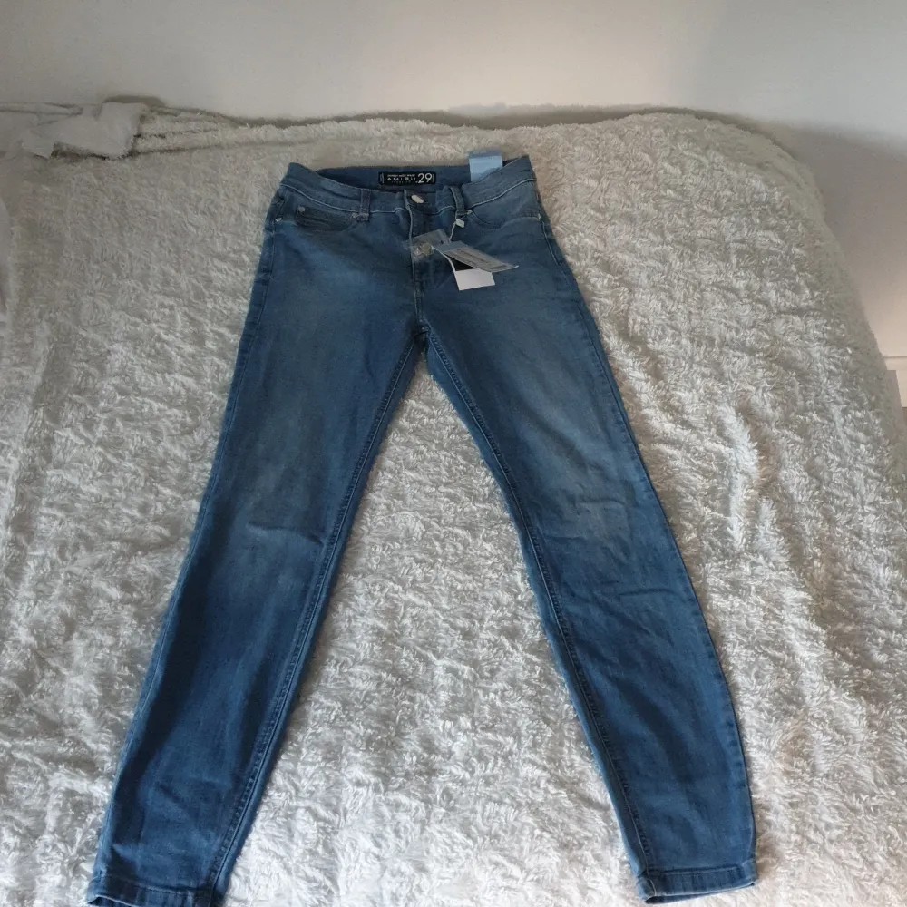  Skinny jeans från new yorker. Aldrig använd  prislappen kvar .Storlek 29 alltså M. Högmidjade.. Jeans & Byxor.