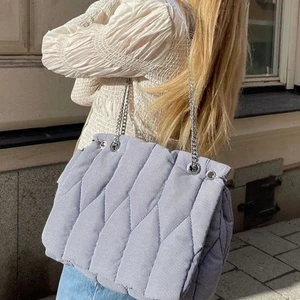 Zara väska - Säljer denna sjukt snygga väskan som är slutsåld från zara! (Första två bilderna är inte mina)