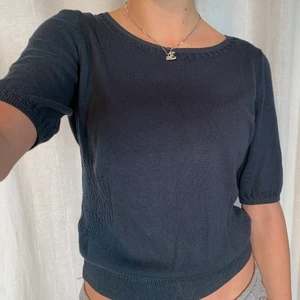 Blå stickad tröja - Blå stickad tröja 🤍 insydd med söm som gått upp lite så ganska lågt pris