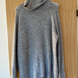 Stickad tröja - En lång varm o mysig tröja perfekt nu när de börjar bli kallt ute igen