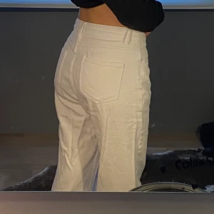 Vita jeans - Vita jeans från shein som inte kommit till användning typ använt 2 ggr