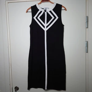 Vintageklänning  - Svartvit, ärmlös, vintageklänning 🌿