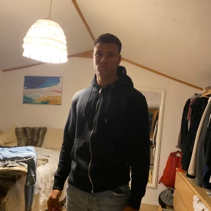 Svart hoodie M - Hoodie 