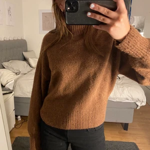 Brun stickad  - Passar som en xs/s, superfint och oanvänd🤎