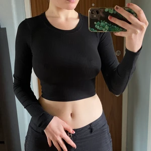 Tröja - Superfin tröja men jag använder den inte. Nyskick. Möts upp i Stockholm eller skickar mot fraktkostnad <3