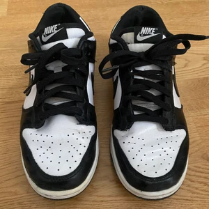 Nike dunk panda str 39 - Säljer mina Nike dunk low panda pga ingen användning längre. (storlek 39) Nypris 2000kr