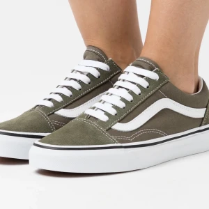 Skor - Super fina vans, i ny skick! Går att styla super snyggt och trendigt. Skriv för mer bilder💞