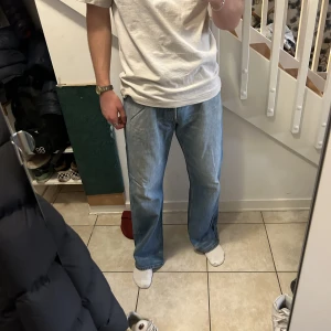 Vintage Levis jeans  - Riktigt feta levis baggy jeans. Jag är 182~  Pris går att diskutera🙂