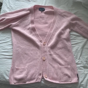 Ljusrosa kofta - Ljusrosa kofta från Marc O’polo, liten i storleken, M 