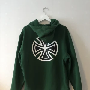 Independent hoodie - Jättebra skick bara använd några få gånger‼️