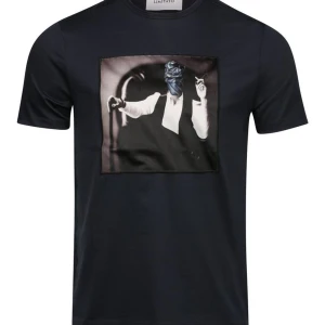 Limitato t-Shirt  - Tröjan är storlek s. Mörkblå i bra skick.