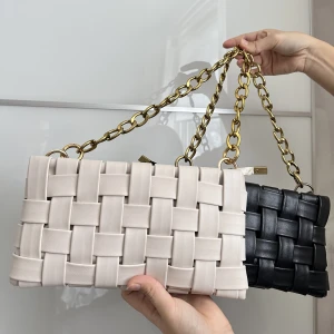 VÄSKOR - 30kr st var och en 