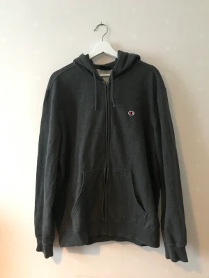 Champion hoodie - Champion hoodie  Passar XL  Bra skick