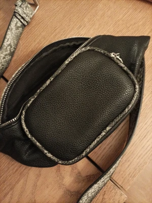 Midjeväska - Fin knappt använd midjeväska 