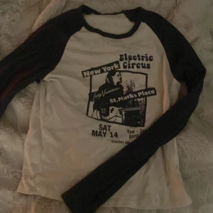 Brandy Melville Tröja - Säljer denna tröja då den inte kommer till användning alls! Storlek XS/S (one size) tryck inte på köp nu