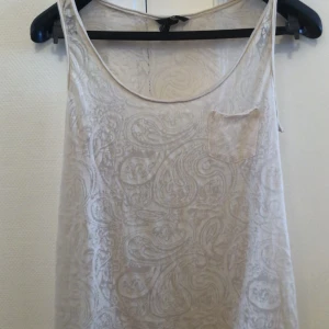 Linne  - Mönstrat ”mesh” linne. Fin som strand cover-up💙