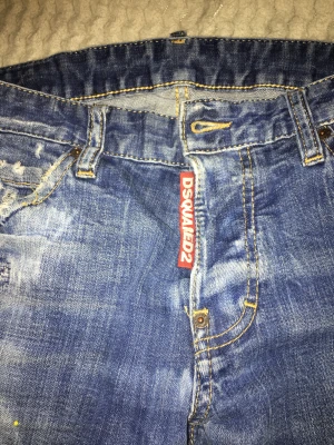Dsquared jeans äkta strlk 46 ny pris 6500kr - Bra skick mycket sparsamt använda äkta nypris ca 5500kr