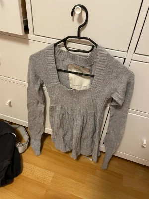 Babydoll topp från Abercrombie and Fitch  - Babydoll topp från Abercrombie and Fitch. Storlek XL men passar mig som har S. Använd en gång ❣️