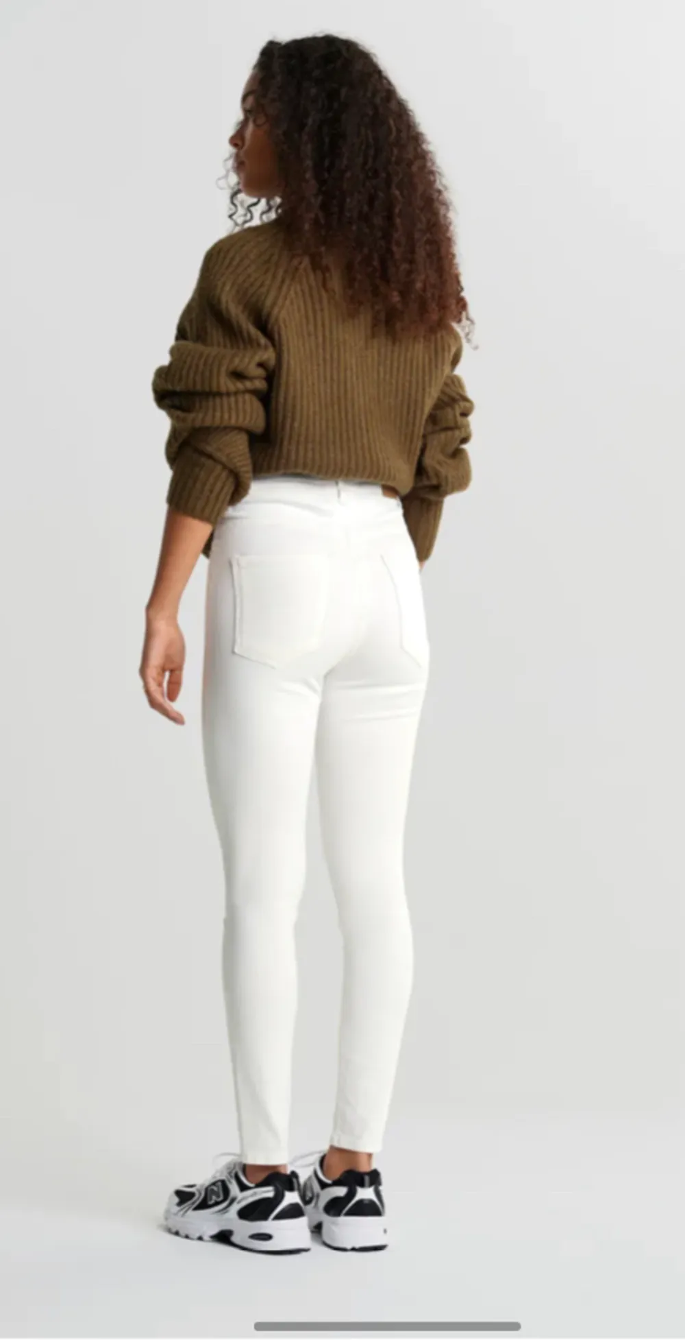 Vita jeans från Gina som inte kommer till användning längre❤️. Jeans & Byxor.
