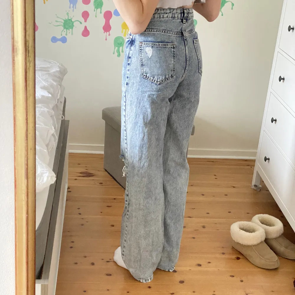 Madlady högmidjade jeans med hål. Väldigt långa på mig som är 175! Sparsamt använda. Jeans & Byxor.