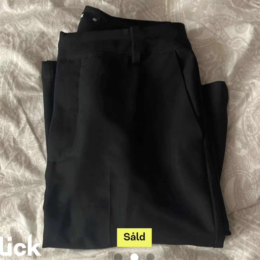 svarta härliga långa kostymbyxor från bikbok. aldrig använda !. Jeans & Byxor.