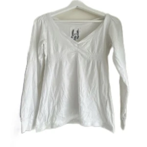 Vit tröja - Vit långärmad tröja