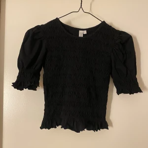 T-shirt  - Gullig T-shirt, säljer pga för liten❤️