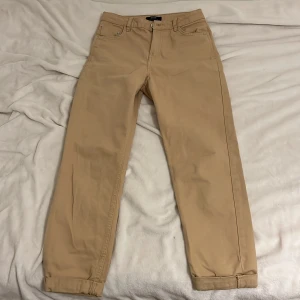 beige pants - good condition  kontakta om du är intresserad!!