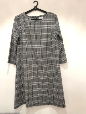 Klänning  - Använd några gånger 