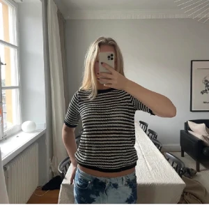 Tröja zara - Jätte snygg tröja ifrån zara. Funkar till skola eller som fest tröja.