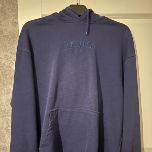 Hoodie Levis - Levis hoodie med tungt tyg