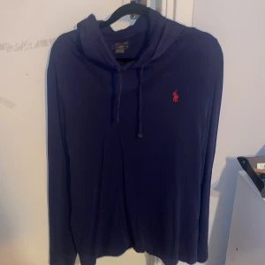 Ralph lauren hoodie - Väldigt tunn och luftig. Mycket bekvämt material