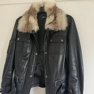 Jofama skinnjacka - Skinnjacka i storlek M, nypris 4000!  Cond 9/10, mycket bra skick. Dm för fler bilder.