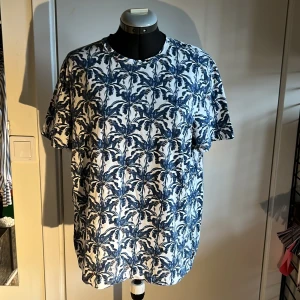 bondelid t-shirt! - bondelid tröja med coolt mönster, mjuk och i bra skick :)
