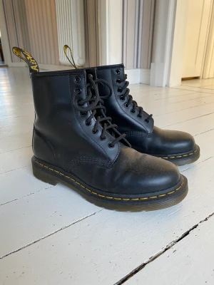 Dr Martens kängor  - Oanvända Dr Martens i storlek 39 säljes.
