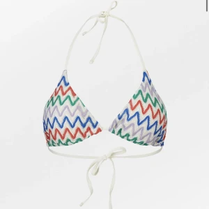 Beck söndergaard bikini - Bikiniöverdel från Becksöndergaard! Helt ny med prislapp kvar, för liten på mig tyvärr!💕💘 nypris 349, mitt pris 280