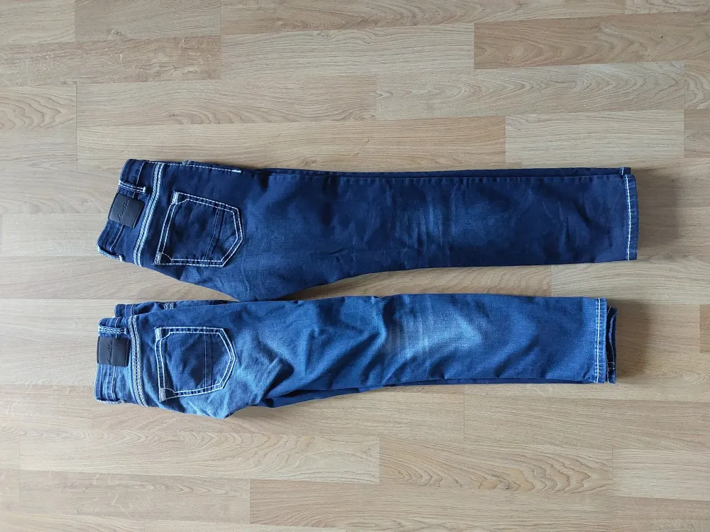 Nya jeans . Jeans & Byxor.