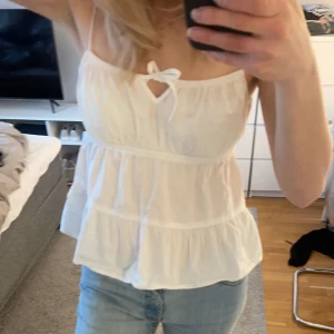 Volangtopp - Snygg volangtopp från h&m. Använder tyvärr inte längre